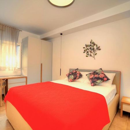 Apartments Villa Rojnica イェルサ エクステリア 写真