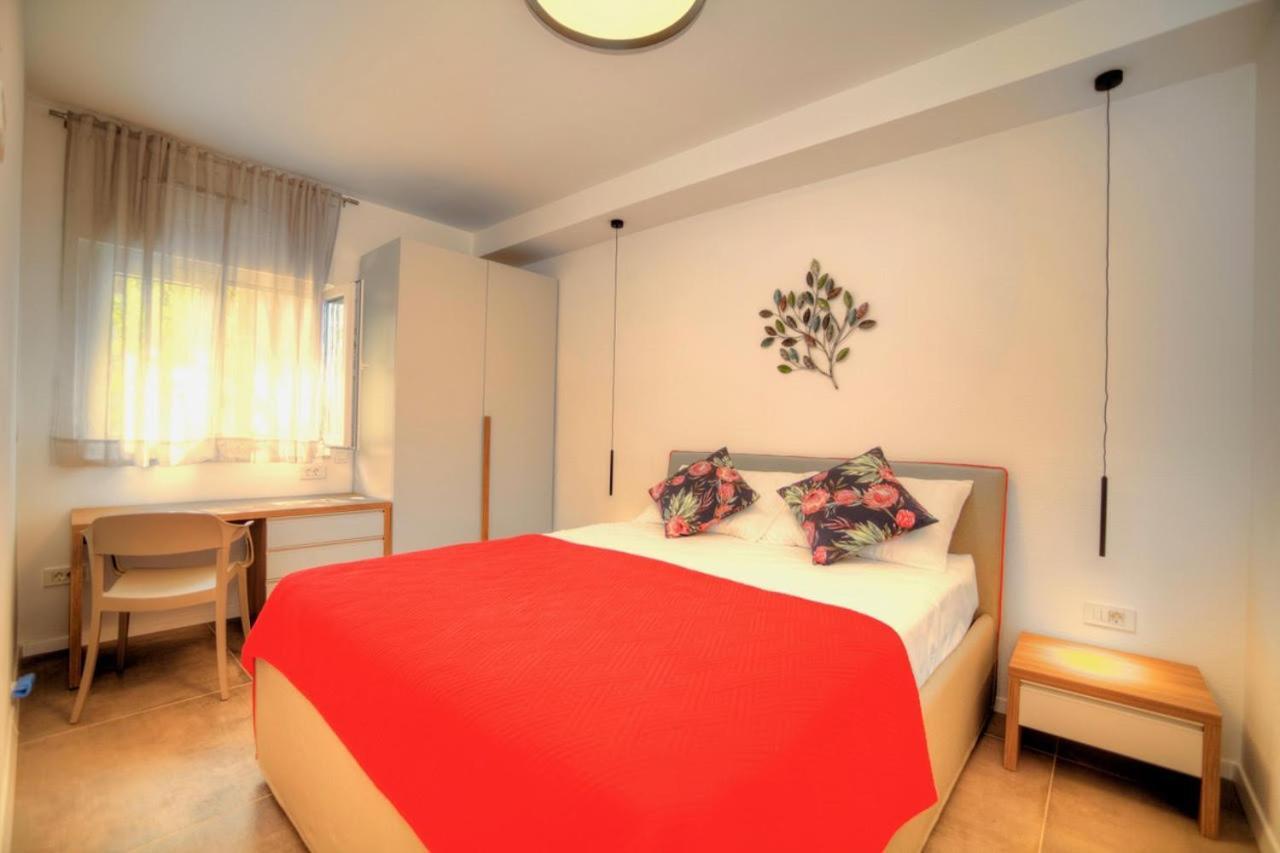 Apartments Villa Rojnica イェルサ エクステリア 写真